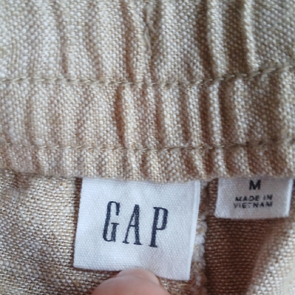 GAP Women's Light Tan Cargo Shorts - Picture 6 of 6
